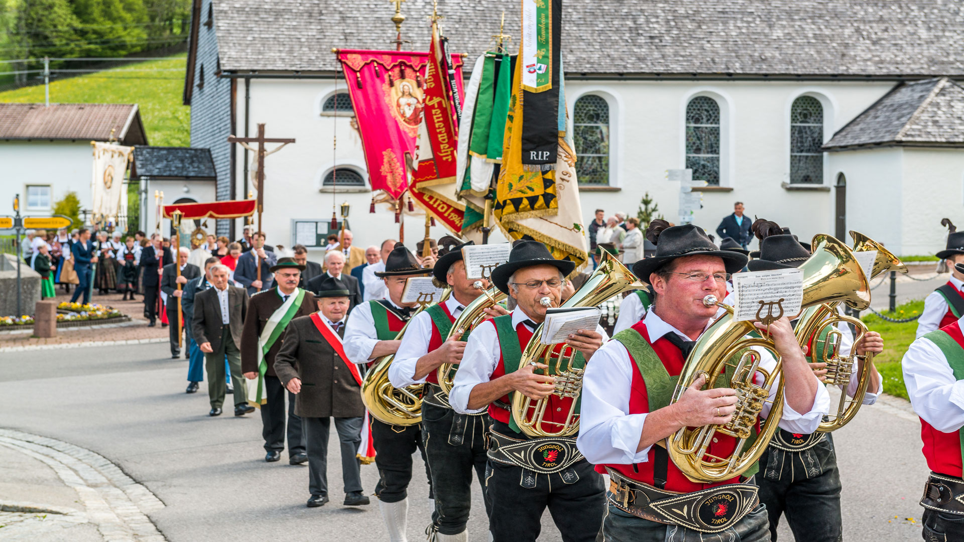 Brauchtum & Kultur im Bäckergut - Traditionelle Prozessionen im Tannheimer Tal